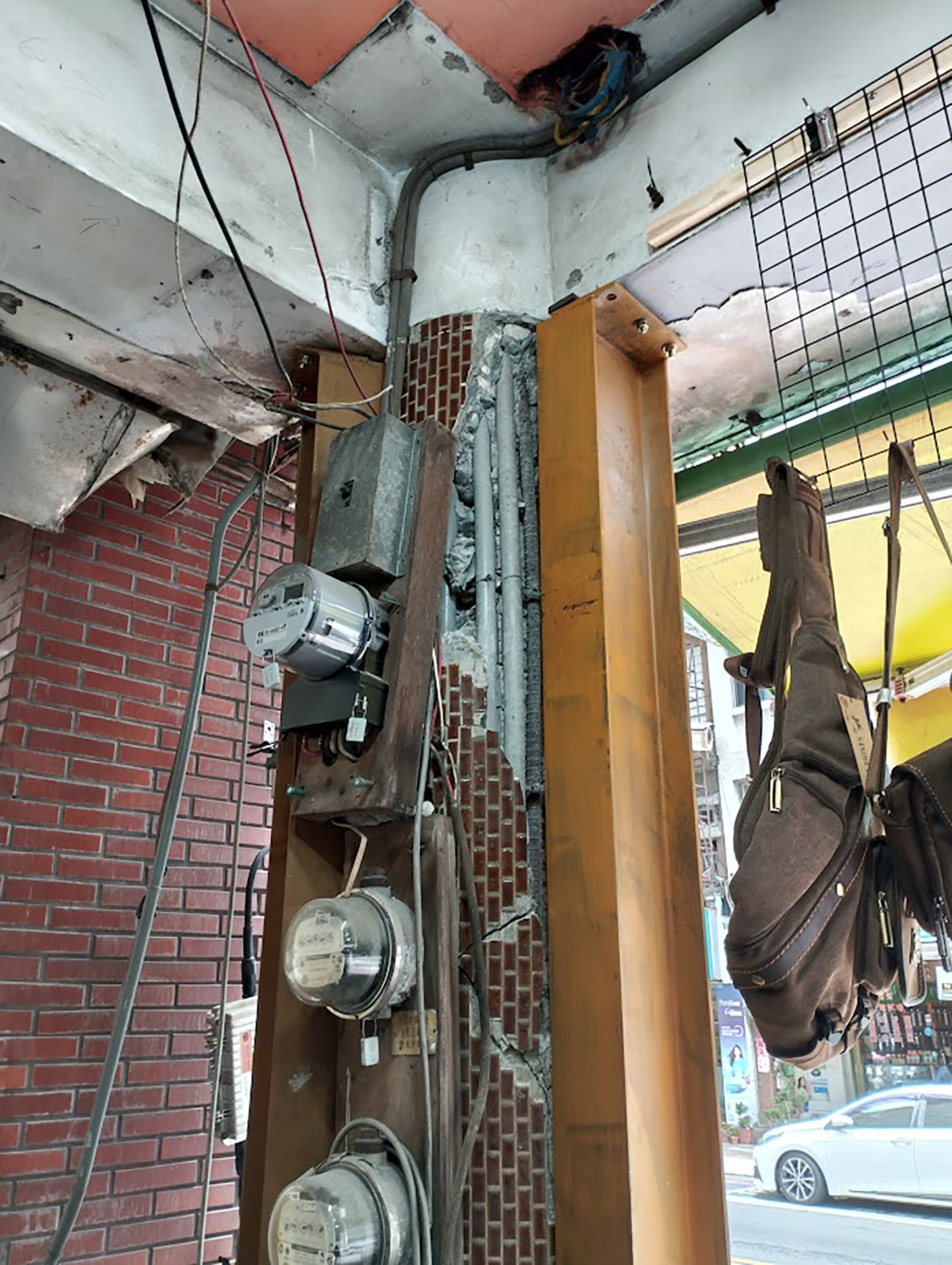 Passage de tuyauterie dans le béton